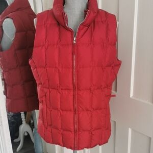 Womens GAP red puffer down vest with high collar and quilted designSize Large